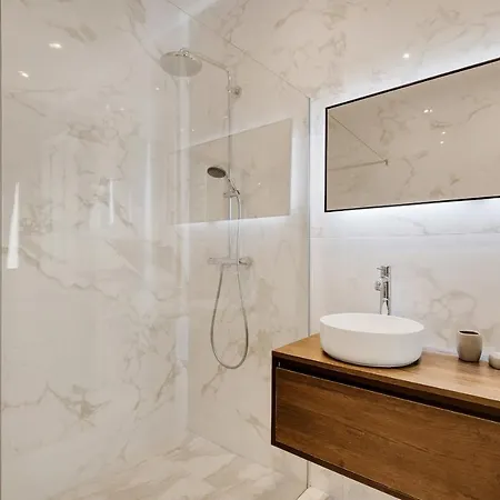 Central And Renovated Heart Of ! Apartamento París